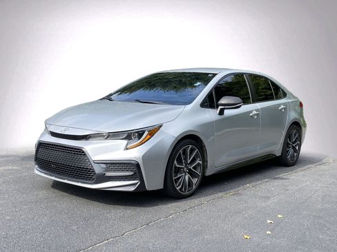 Used 2021 Toyota Corolla SE FWD image 2