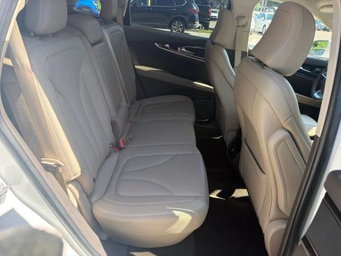 Used 2023 Lincoln Nautilus FWD w/ Premium Package image 18