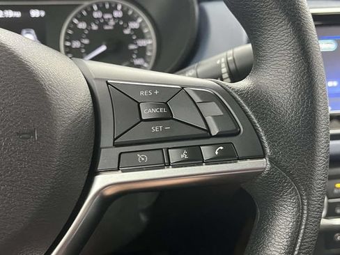 Used 2025 Nissan Versa SV FWD image 30