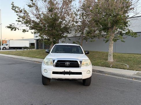 Used 2008 Toyota Tacoma PreRunner RWD image 3
