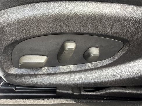 Used 2016 Chevrolet Impala LT FWD image 11