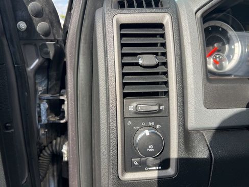 Used 2017 RAM 1500 Express image 44