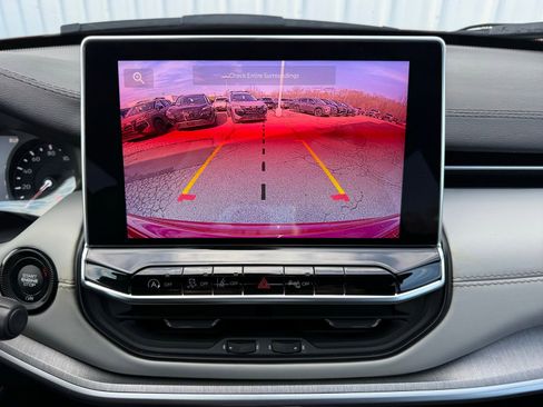 Used 2025 Jeep Compass Limited image 37