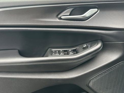 Used 2023 Jeep Grand Cherokee L Laredo image 12