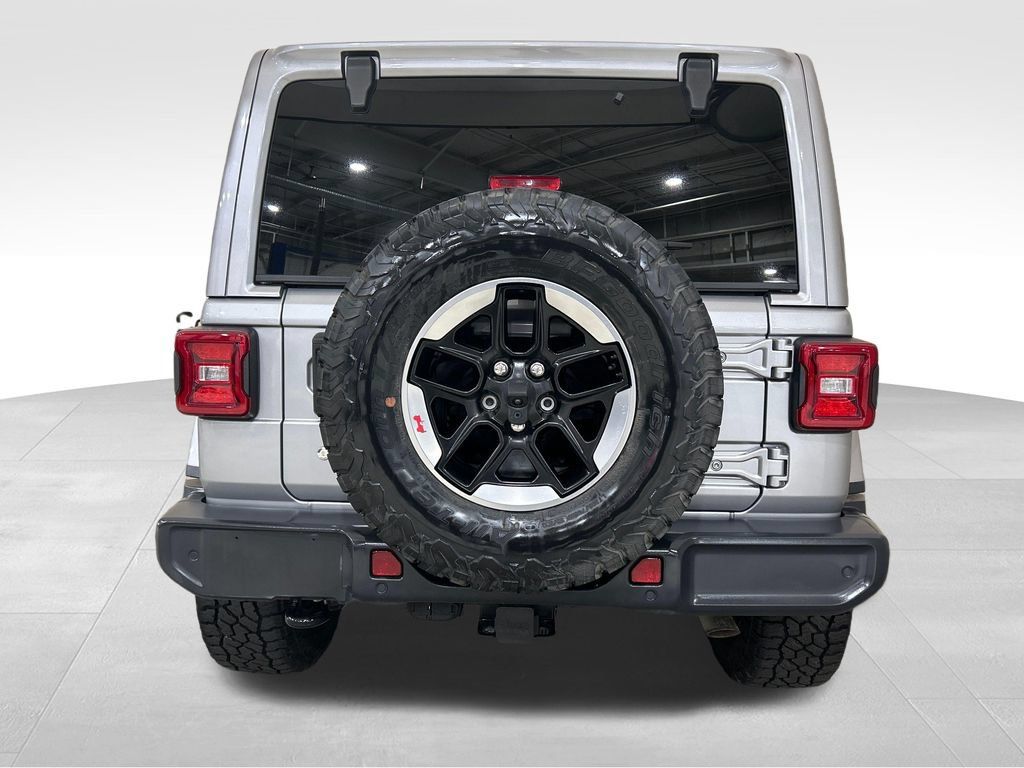 Used 2018 Jeep Wrangler Unlimited Sahara AWD/4WD image 4