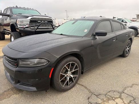 Used 2019 Dodge Charger SXT image 3