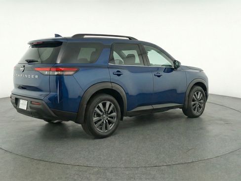 Used 2025 Nissan Pathfinder SV AWD/4WD image 9