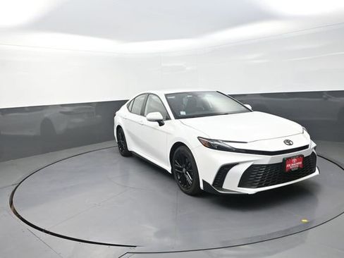 Used 2025 Toyota Camry SE w/ Convenience Package image 35