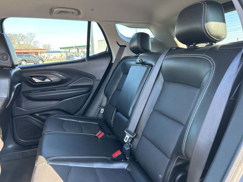 Used 2024 GMC Terrain SLT image 12