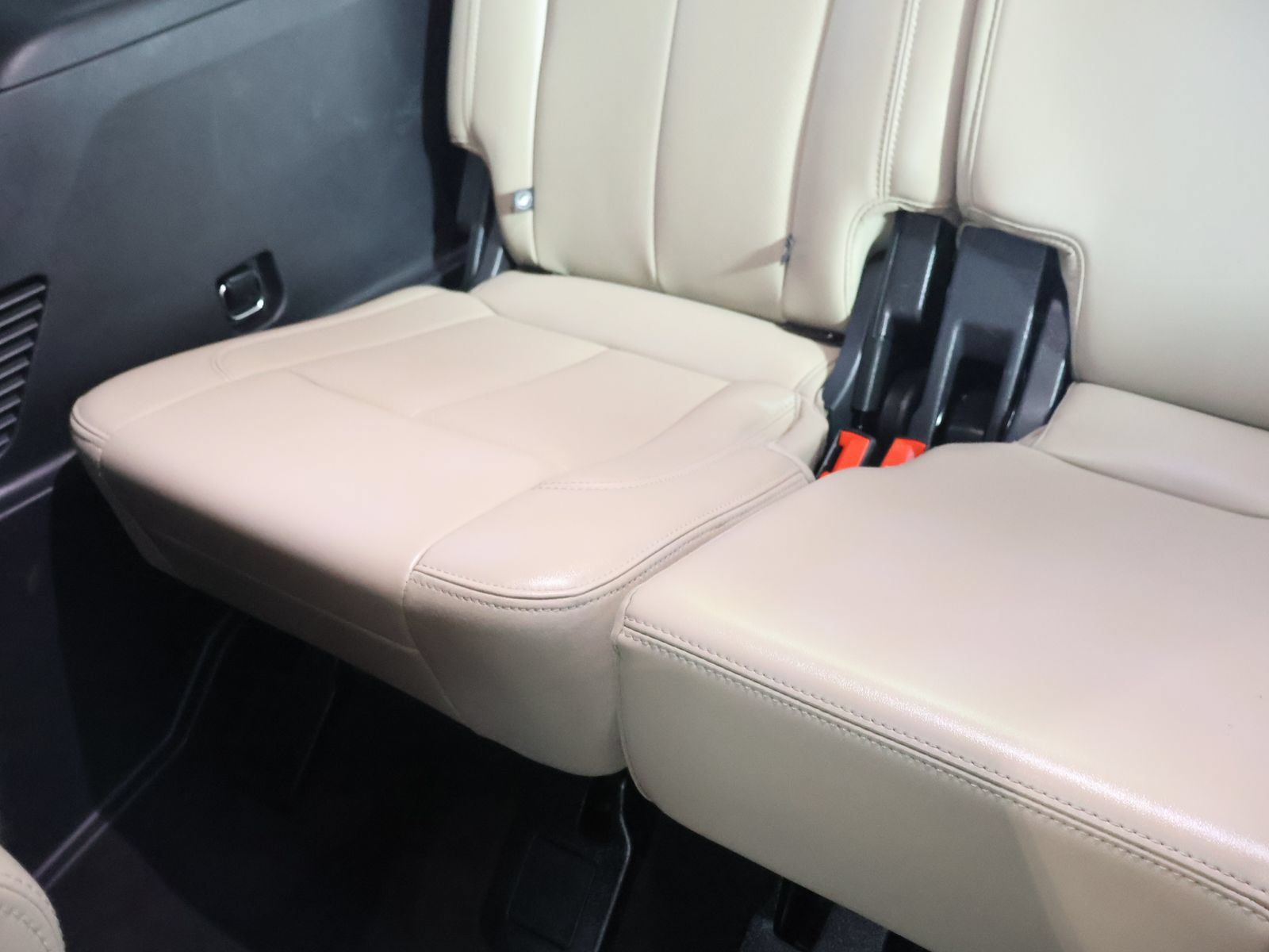 Used 2024 Ford Expedition XLT AWD/4WD image 47