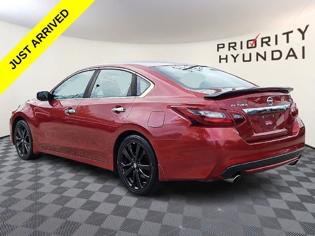 Used 2017 Nissan Altima 2.5 SR w/ Midnight Edition Package FWD image 6