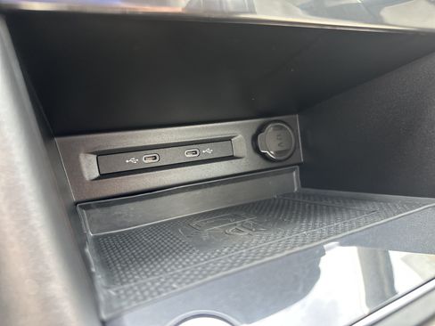 Used 2021 Volkswagen Tiguan SE AWD/4WD image 16