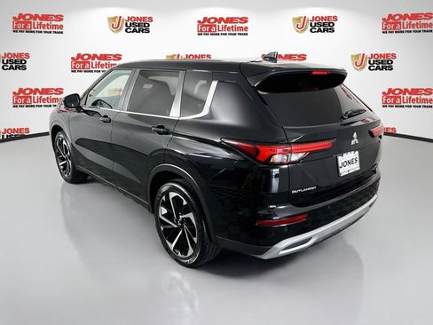 Used 2024 Mitsubishi Outlander SE AWD/4WD image 2