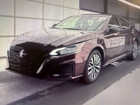 Used 2025 Nissan Altima 2.5 SV AWD/4WD image 4