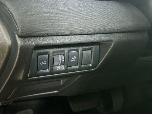 Used 2024 Subaru Outback Premium AWD/4WD image 11