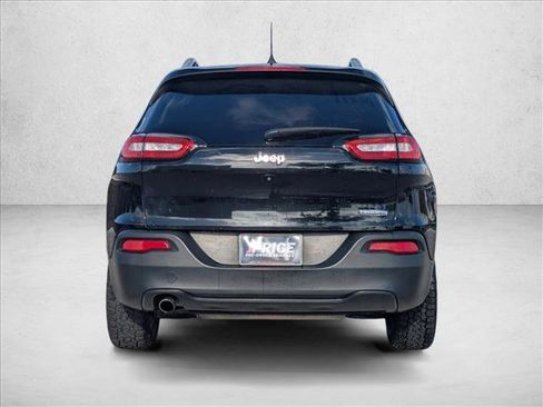 Used 2018 Jeep Cherokee Latitude Plus image 8