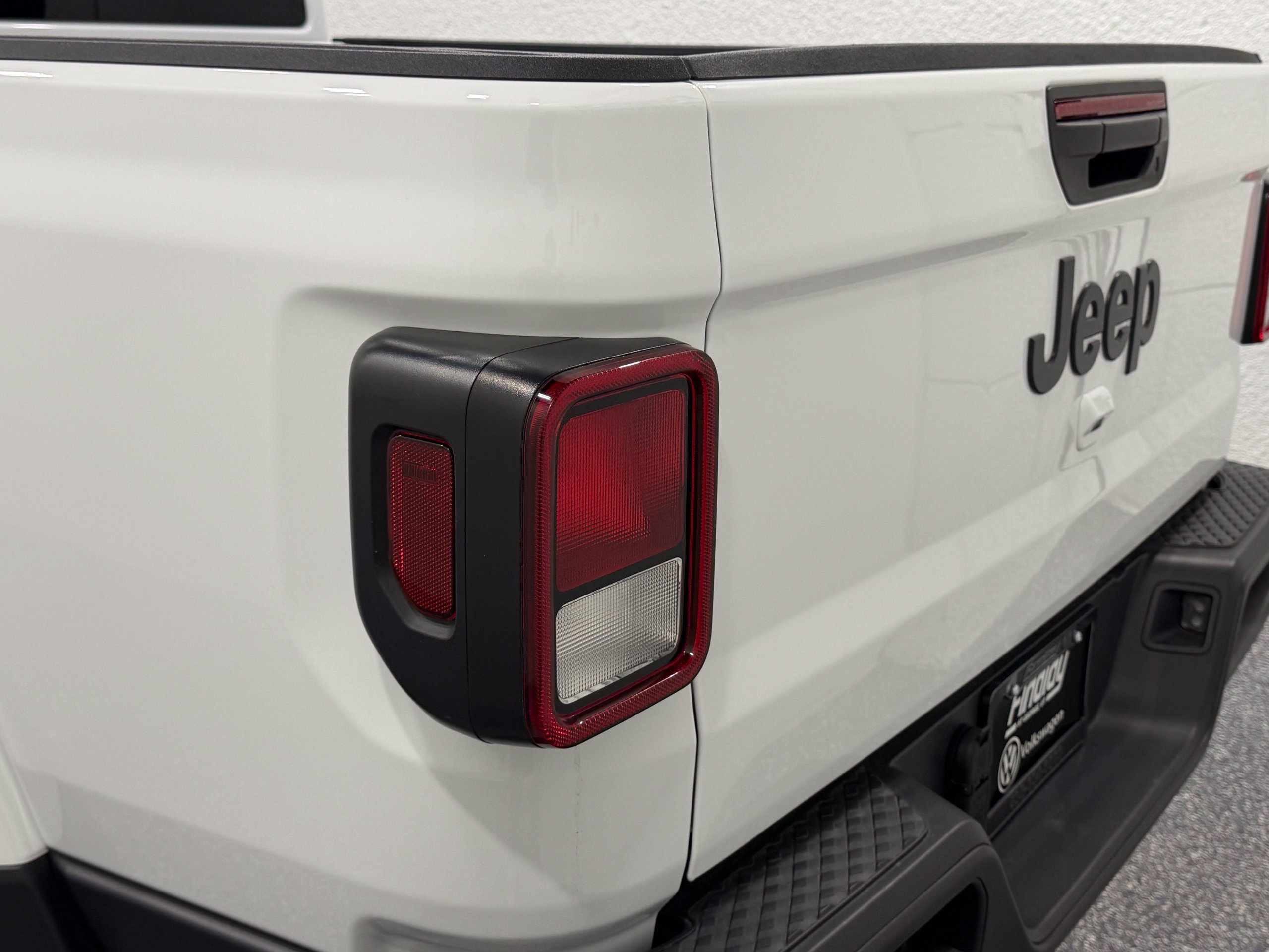Used 2025 Jeep Gladiator Sport AWD/4WD image 19