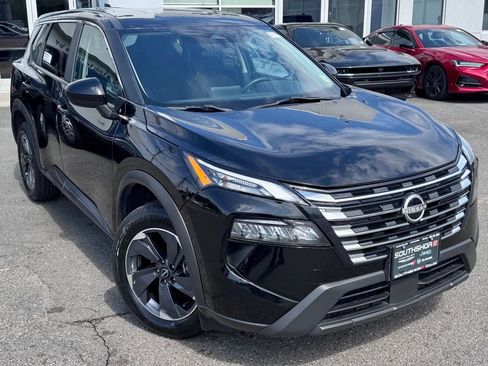 Used 2024 Nissan Rogue SV FWD image 1