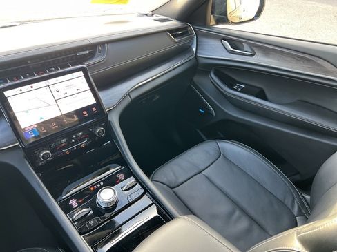 Used 2023 Jeep Grand Cherokee Overland image 24