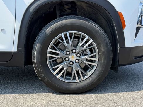 Used 2024 Chevrolet Traverse LT image 6