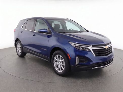 Used 2023 Chevrolet Equinox LT FWD image 2