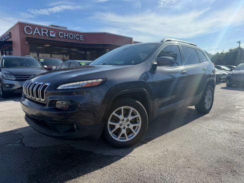 Used 2015 Jeep Cherokee Latitude FWD image 1