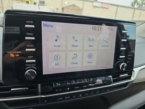 Used 2021 Toyota Sienna XLE image 18