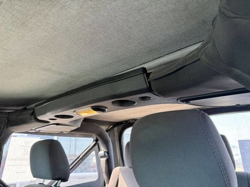 Used 2017 Jeep Wrangler Sport image 33