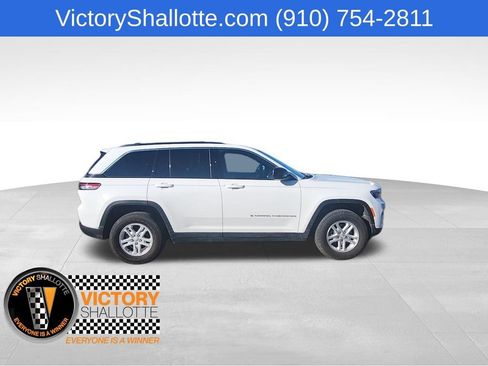 Certified 2025 Jeep Grand Cherokee Laredo AWD/4WD image 26