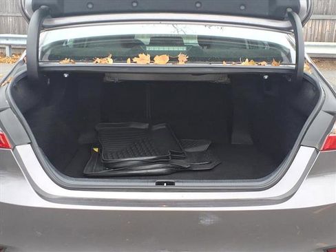 Used 2019 Toyota Camry L image 14