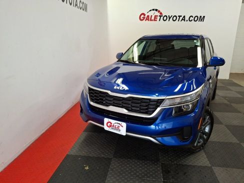 Used 2023 Kia Seltos LX image 2