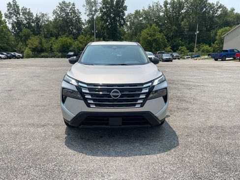 Used 2024 Nissan Rogue S FWD image 2