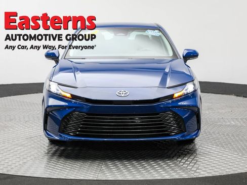 Used 2025 Toyota Camry LE w/ Convenience Package image 2