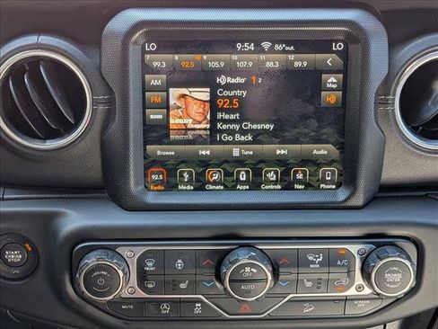 Used 2018 Jeep Wrangler Unlimited Sahara AWD/4WD image 14