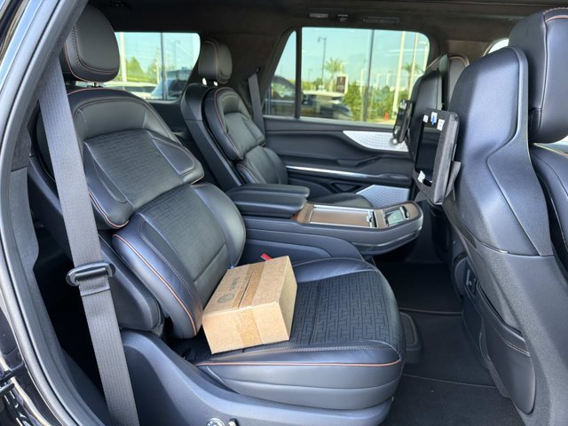 New 2027 Lincoln Navigator Black Label AWD/4WD image 22