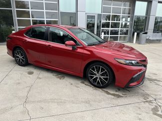 Used 2023 Toyota Camry SE w/ Protection Package (Q2) (TMS) FWD video 2