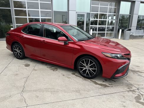 Used 2023 Toyota Camry SE w/ Protection Package (Q2) (TMS) FWD image 2
