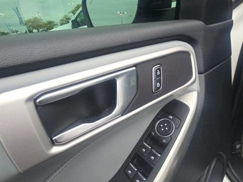 Used 2021 Ford Explorer XLT w/ Equipment Group 202A AWD/4WD image 15