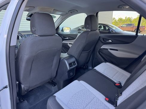 Used 2023 Chevrolet Equinox LT w/ Driver Convenience Package image 24