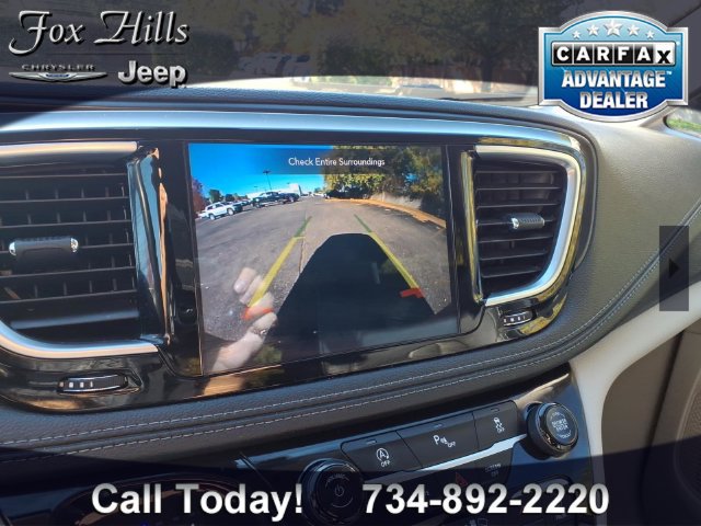 Used 2020 Chrysler Pacifica Limited w/ 8-pass Seating Package FWD image 22
