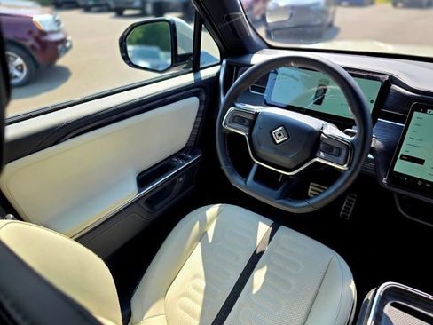 Used 2025 Rivian R1S Premium AWD/4WD image 20