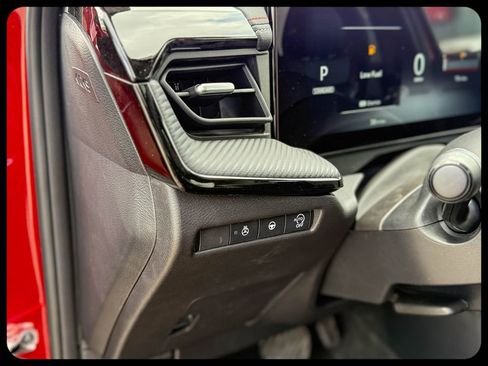 New 2026 Nissan Kicks SR FWD image 31