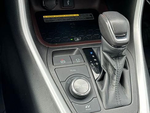 Used 2021 Toyota RAV4 Limited image 22