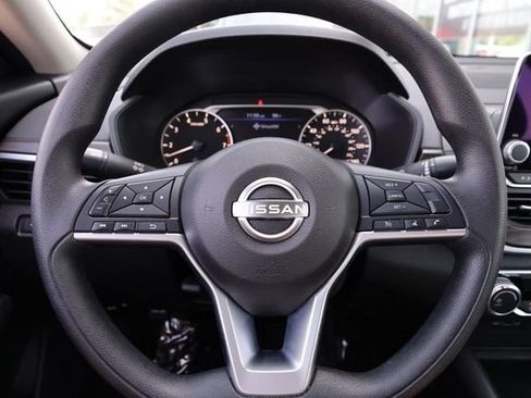 Certified 2025 Nissan Altima 2.5 SV FWD image 10