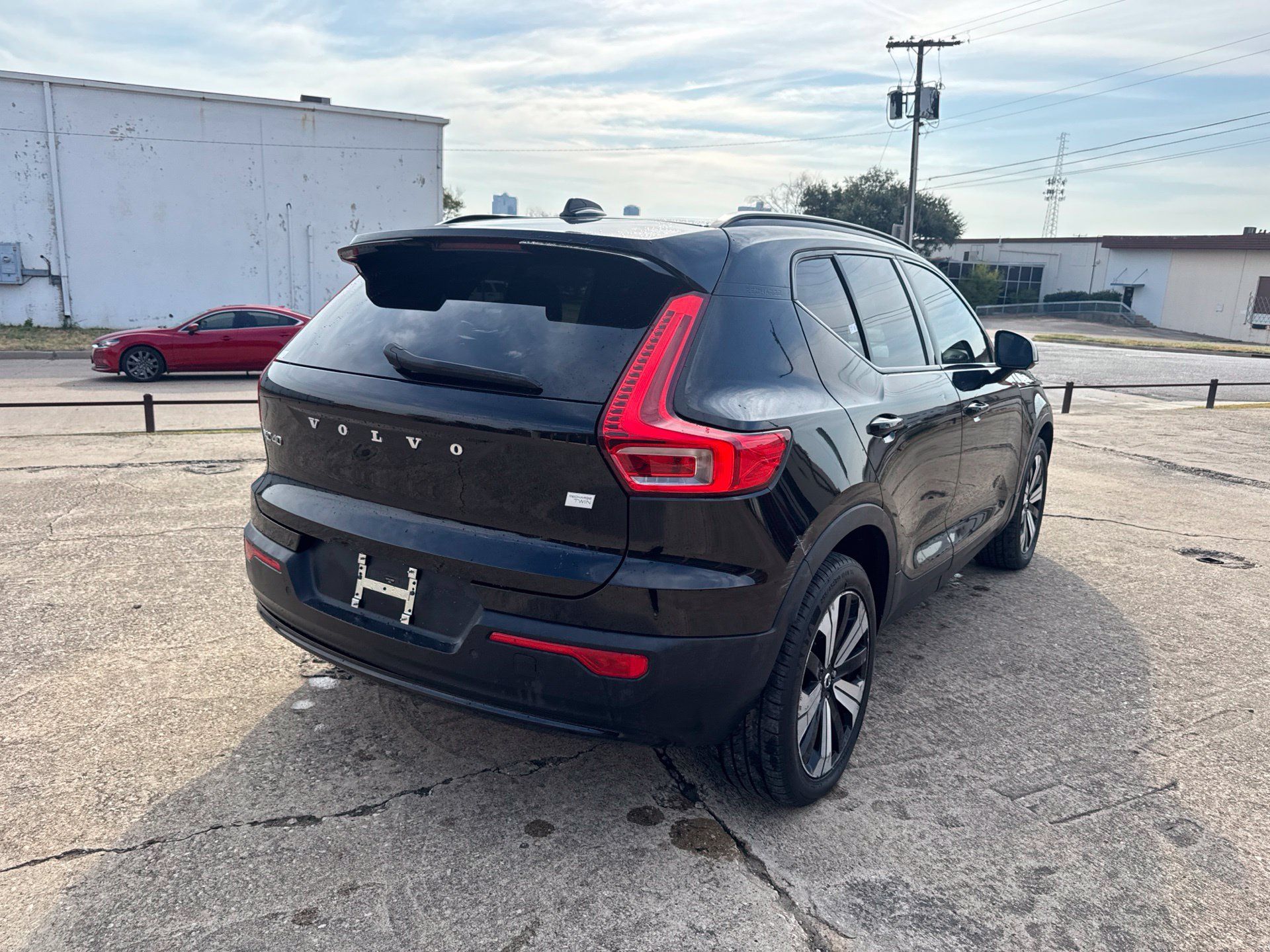 Used 2023 Volvo XC40 Recharge Plus w/ Protection Package Premier AWD/4WD image 7