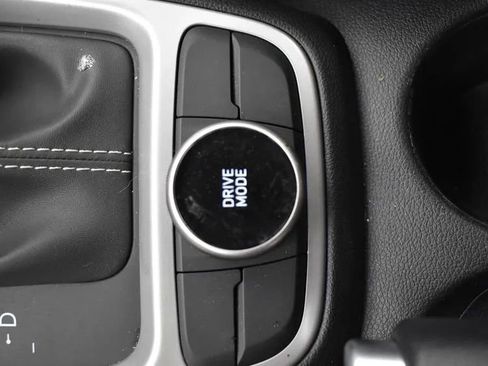 Used 2025 Hyundai Venue SEL image 35