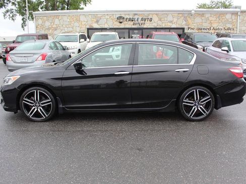 Used 2017 Honda Accord Sport image 4