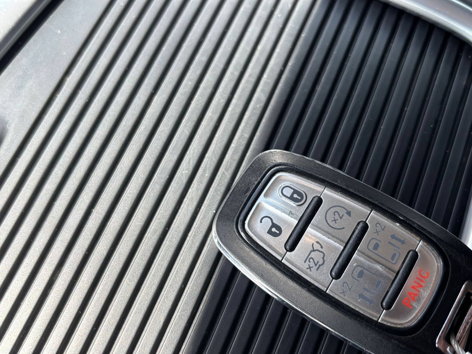 Used 2024 Chrysler Pacifica Touring-L FWD image 20