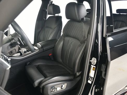 Used 2025 BMW X5 xDrive40i w/ Executive Package image 31