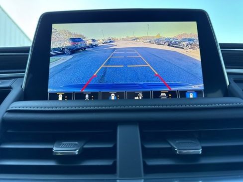 Used 2021 GMC Yukon SLT w/ SLT Premium Package image 18